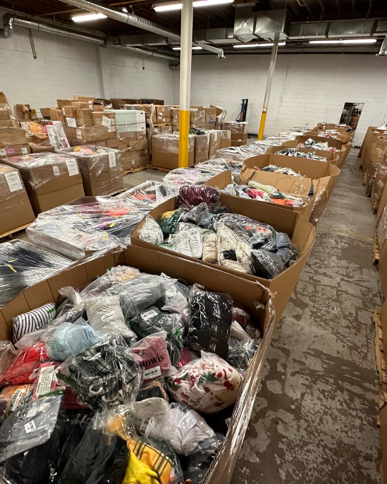 Wholesale Clothing Pallets | Pallet of Clothes Wholesale