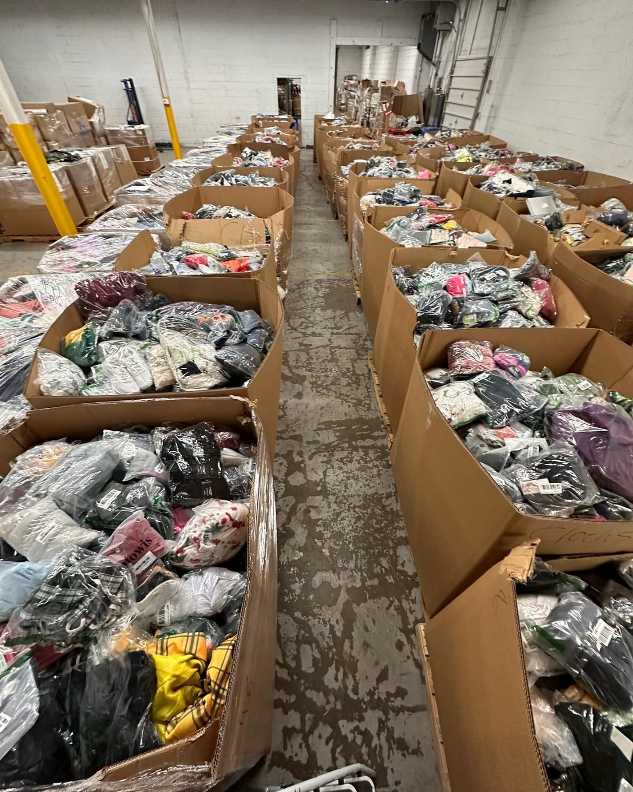 Wholesale Clothing Pallets | Pallet of Clothes Wholesale