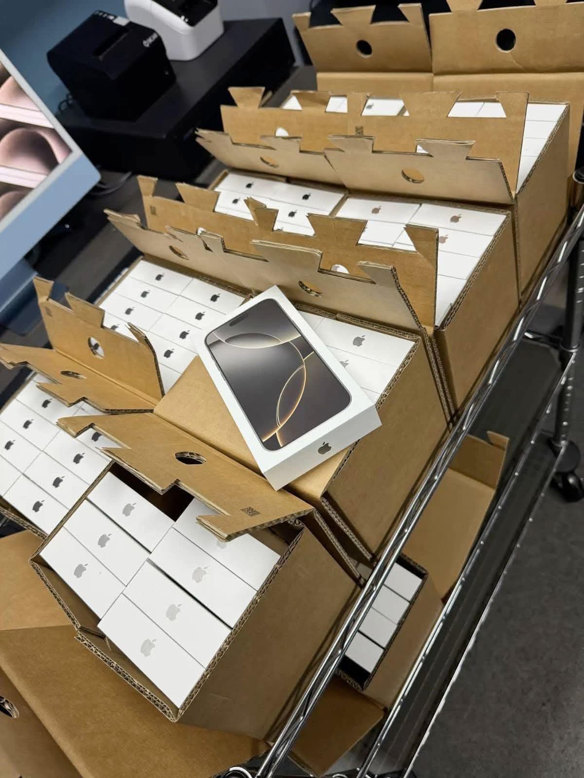 wholesale iphone 16 liquidation pallets for sale