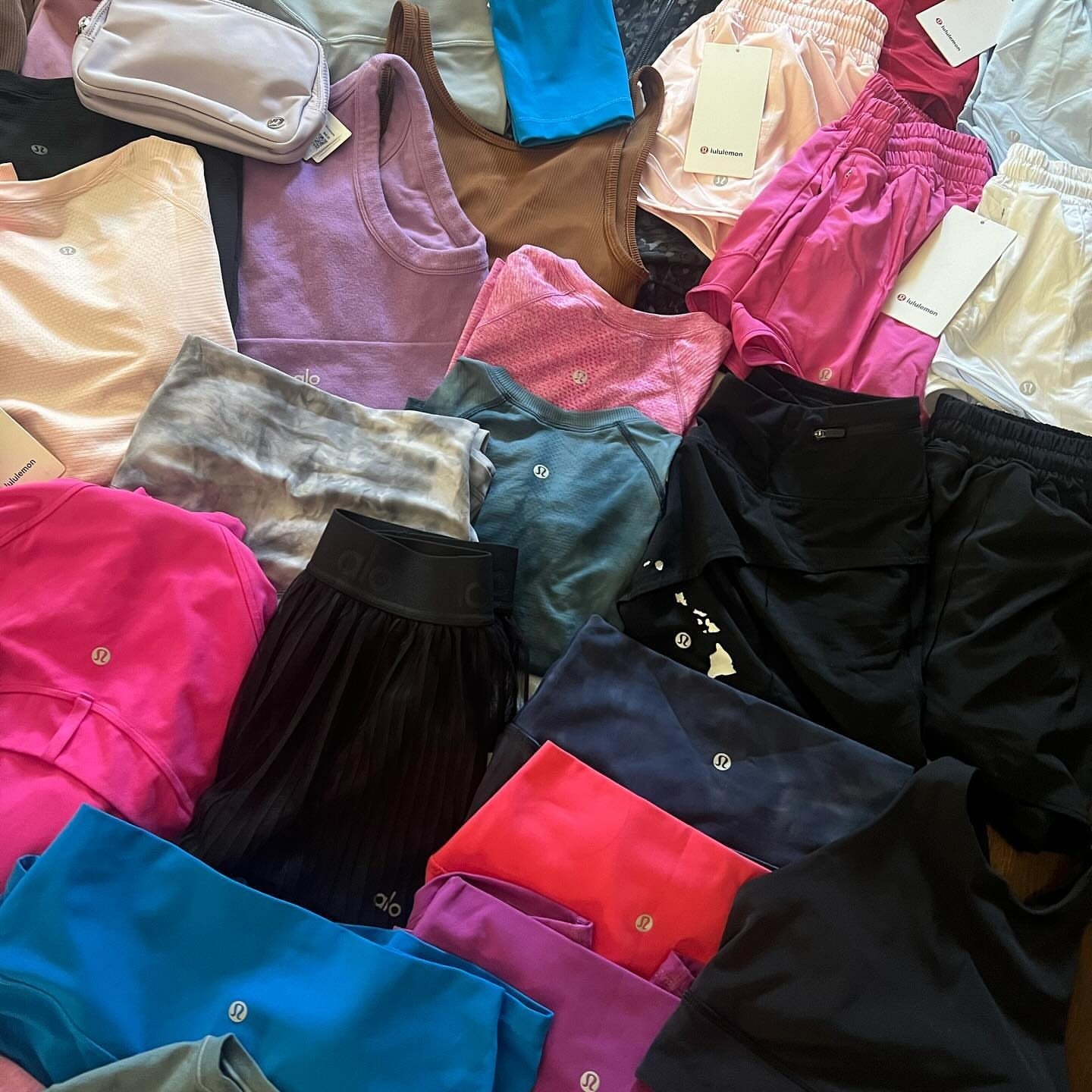 Wholesale lululemon clothes pallets