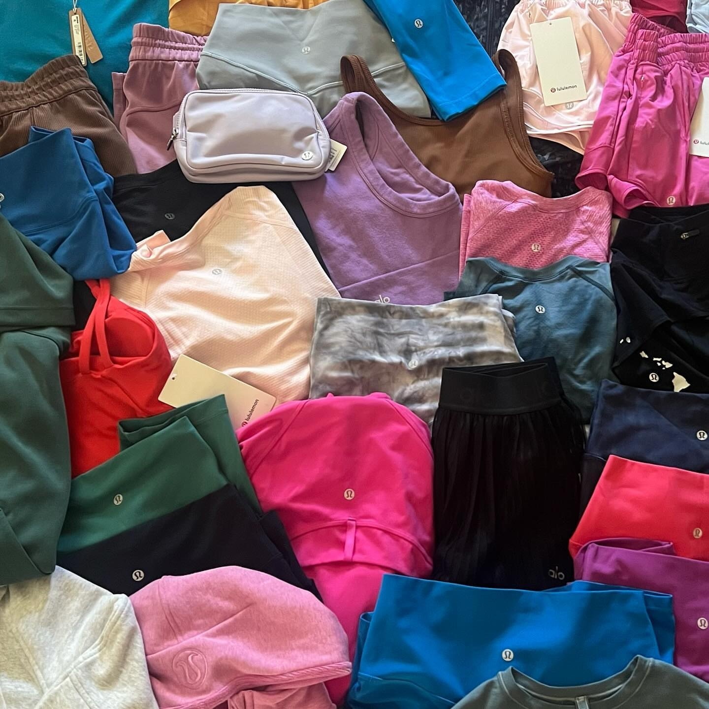 Wholesale lululemon clothes pallets