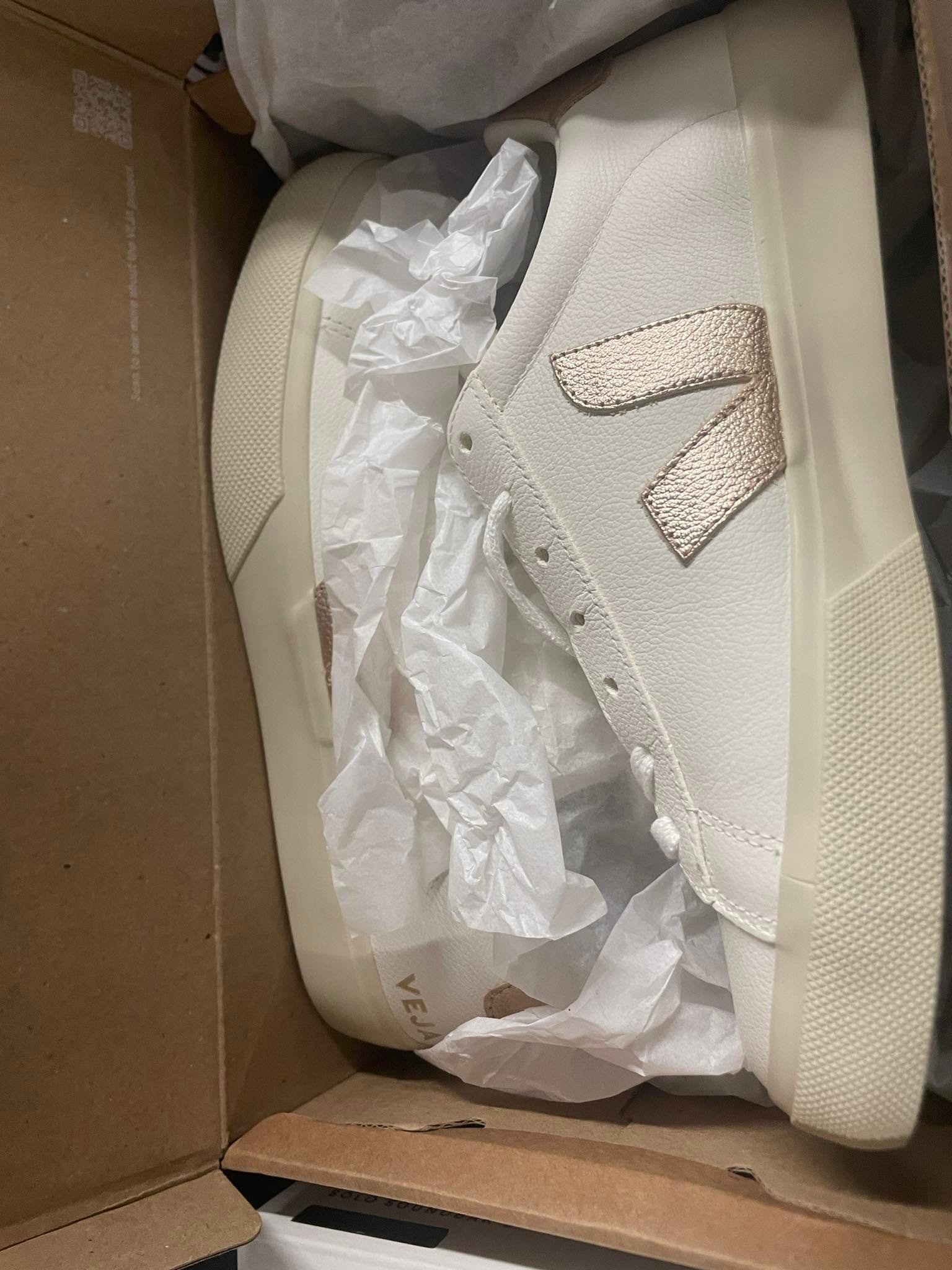 Veja shoes liquidation pallets for sale