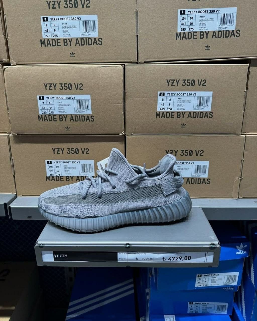 Wholesale Yeezy Pallets Liquidation for Resellers