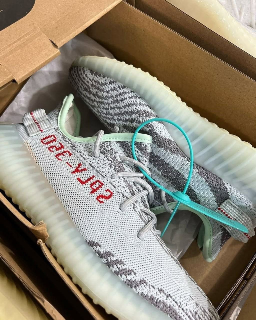 Wholesale Yeezy Pallets Liquidation for Resellers