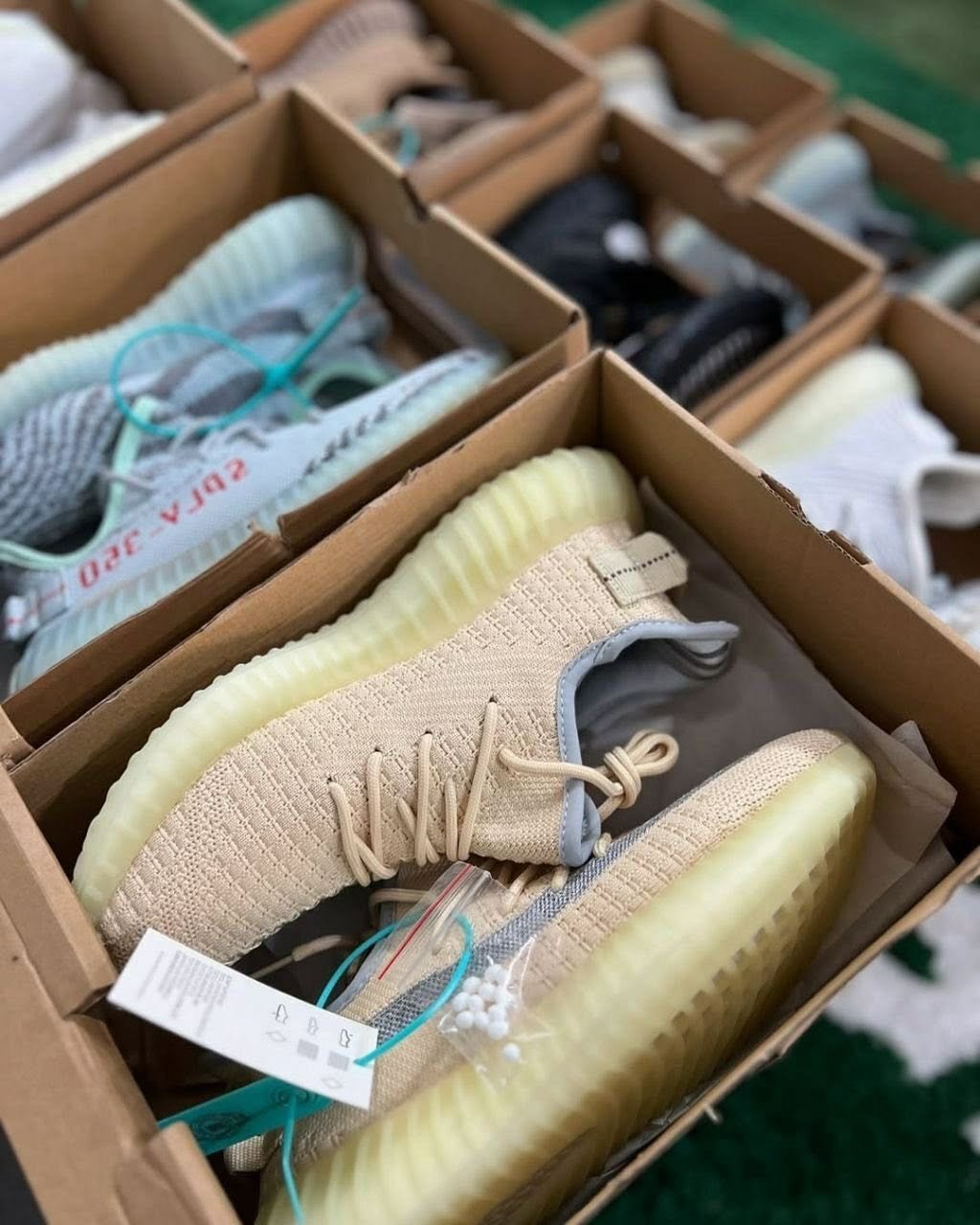 Wholesale Yeezy Pallets Liquidation for Resellers