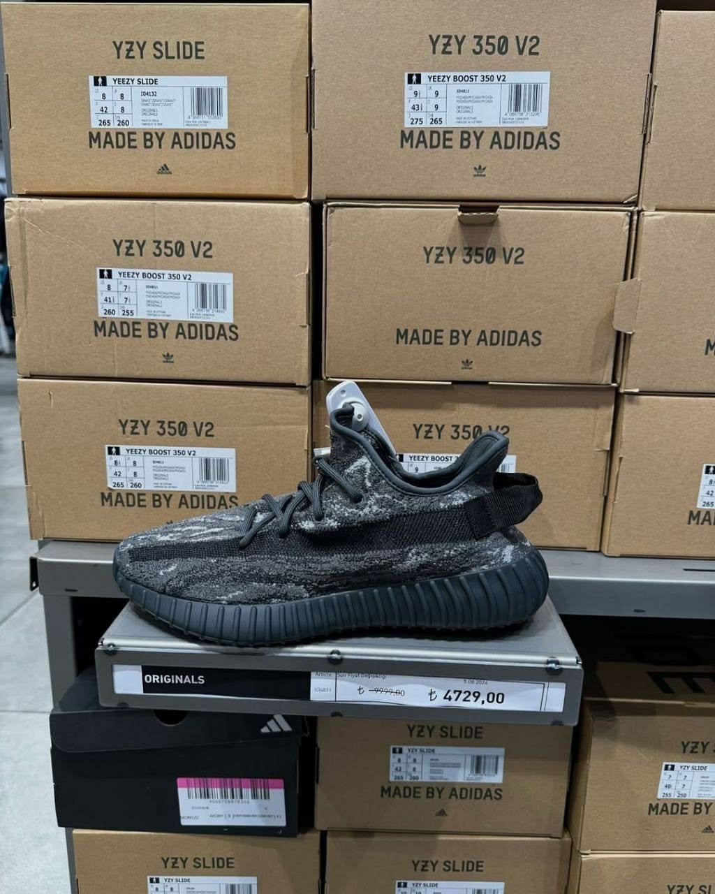Wholesale Yeezy Pallets Liquidation for Resellers