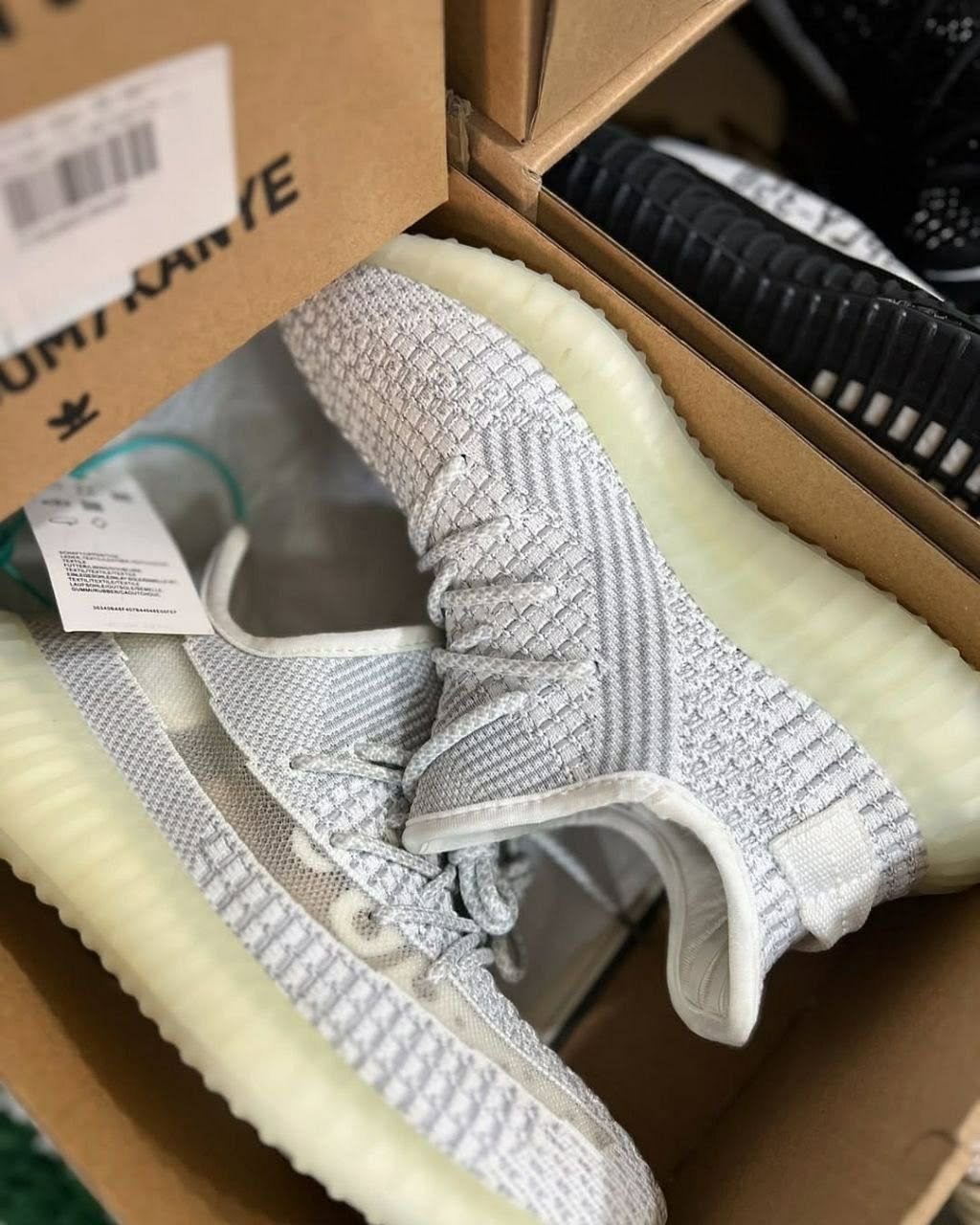 Wholesale Yeezy Pallets Liquidation for Resellers