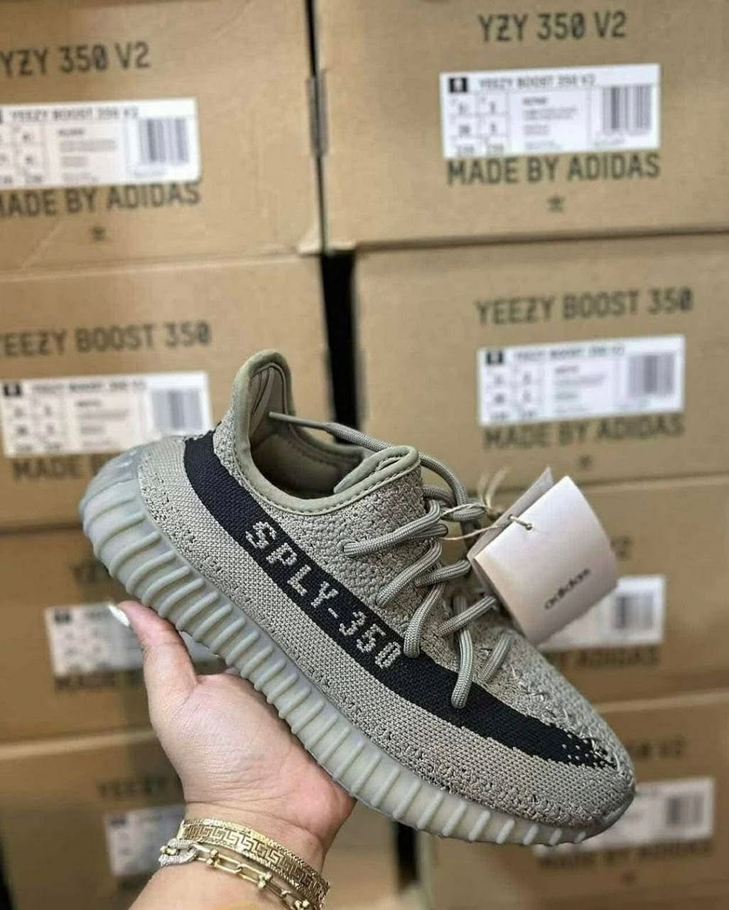 Wholesale Yeezy Pallets Liquidation for Resellers