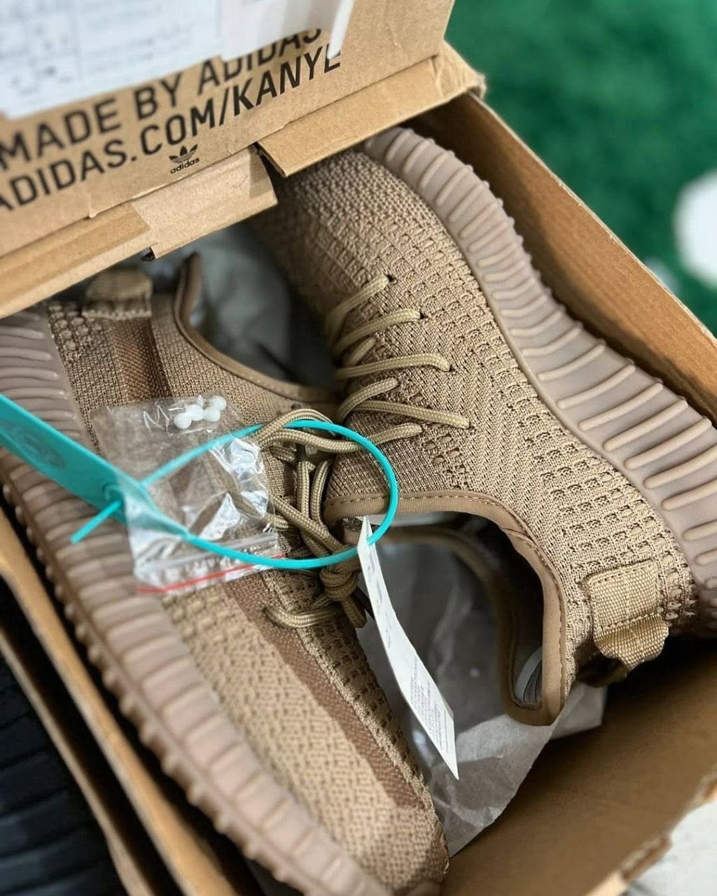 Wholesale Yeezy Pallets Liquidation for Resellers
