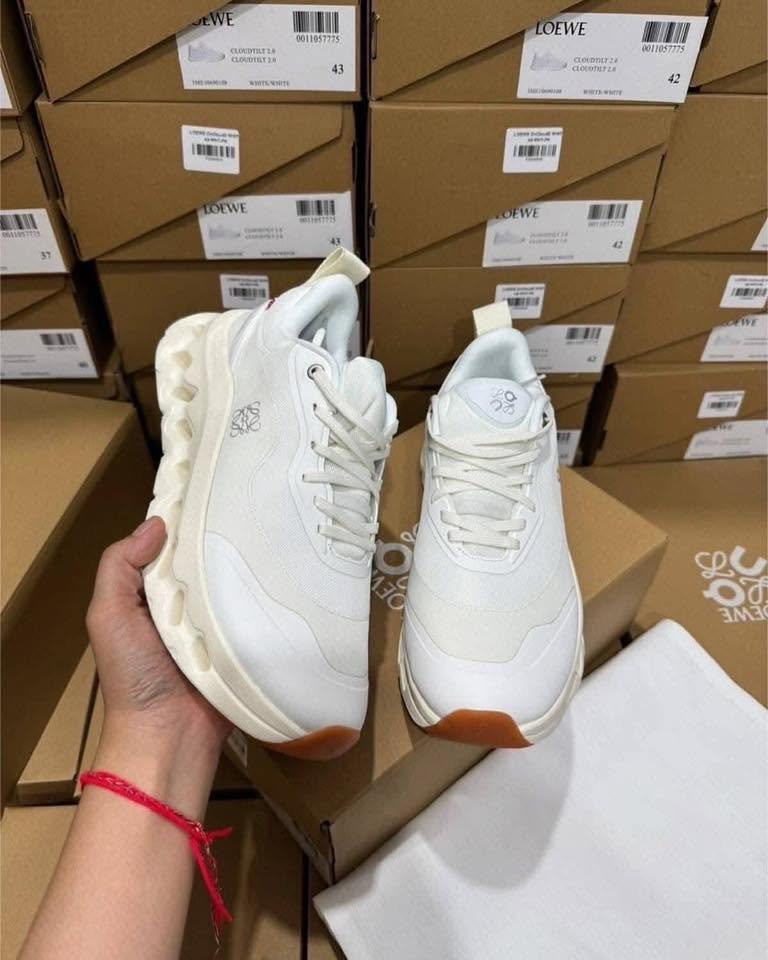 bulk On cloud Shoes liquidation pallets for sale