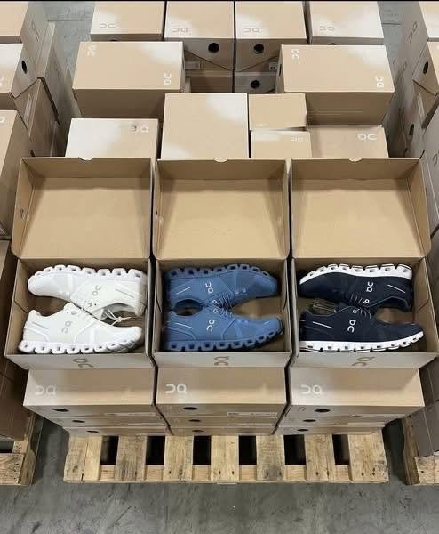 bulk On cloud Shoes liquidation pallets for sale