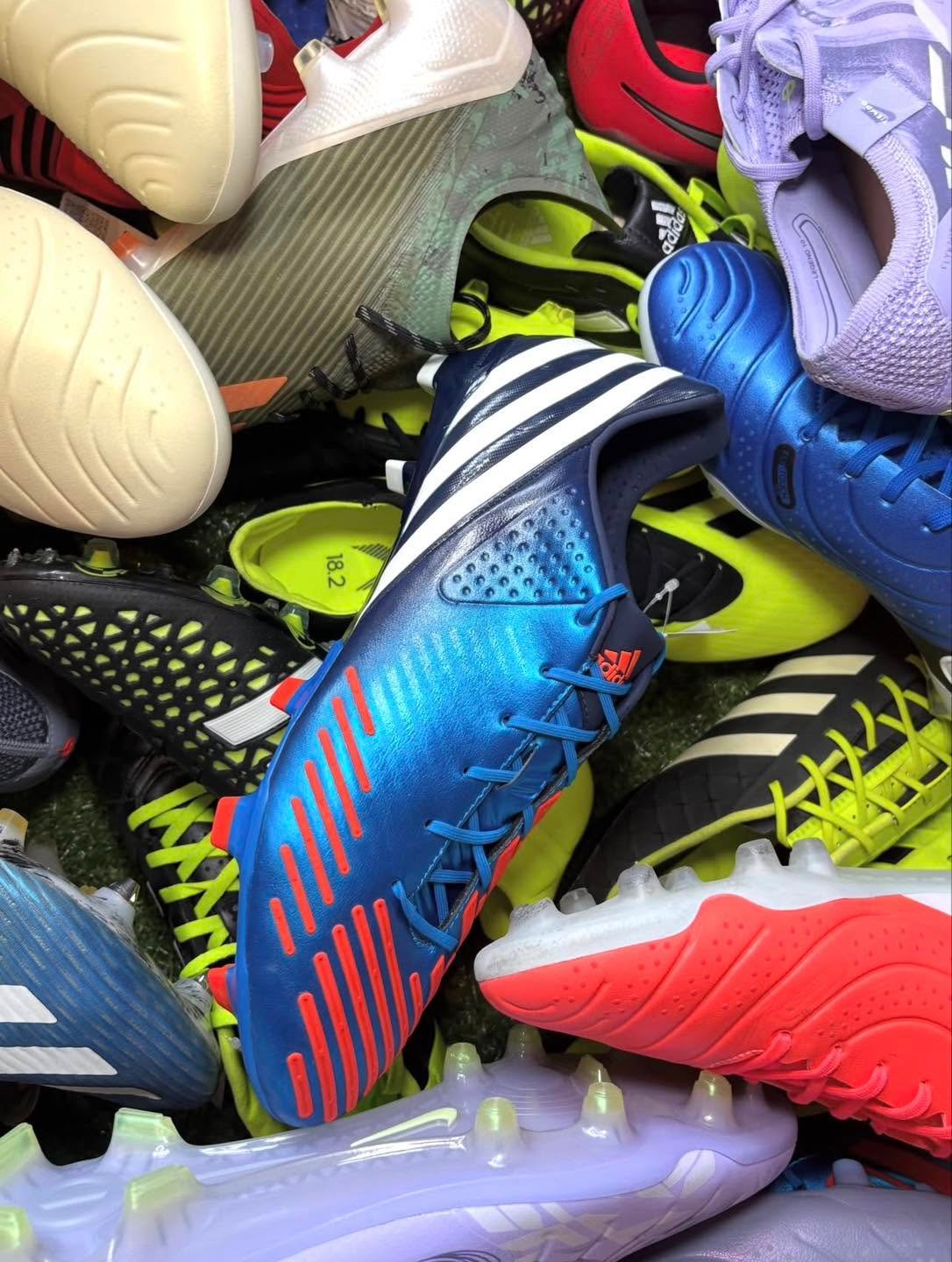 Soccer shoes pallets wholesale