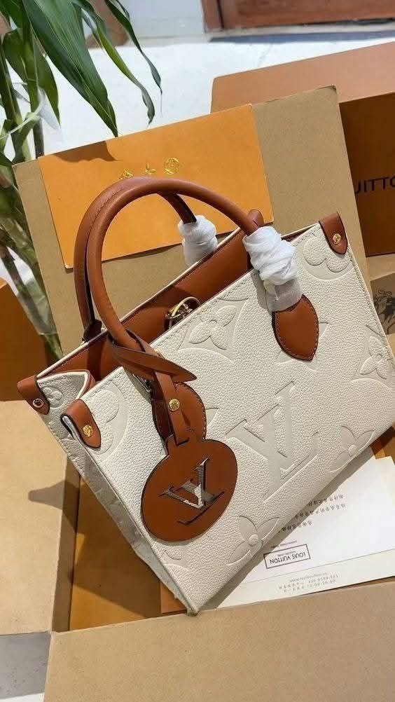 Louis Vuitton Handbags Wholesale Pallets - Image 6