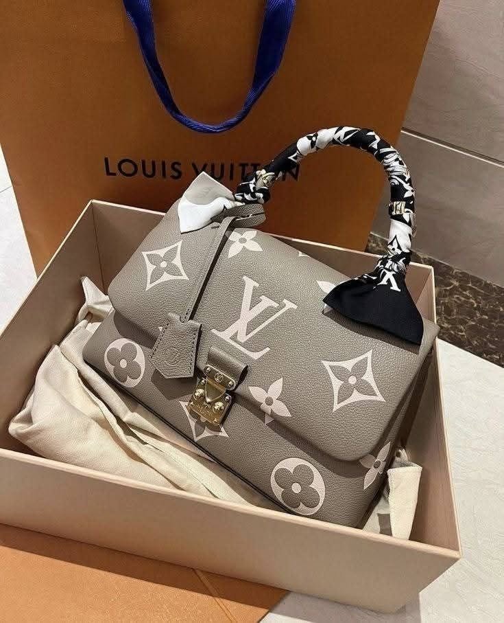 Louis Vuitton Handbags Wholesale Pallets - Image 5
