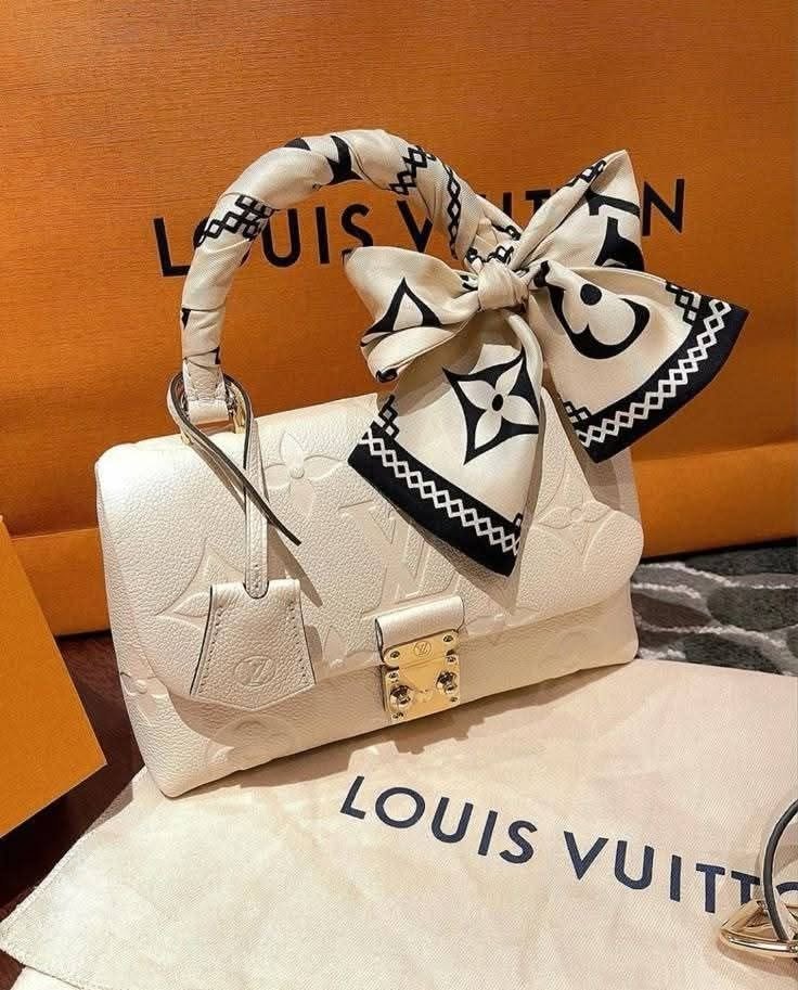 Louis Vuitton Handbags Wholesale Pallets - Image 3