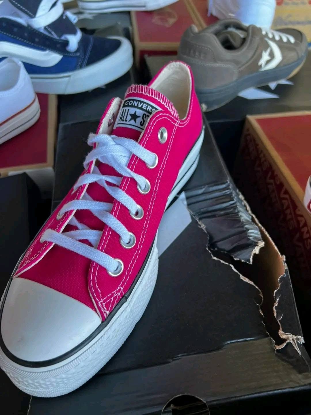 Buy Converse Shoes Wholesale Pallets for Resale - Image 12